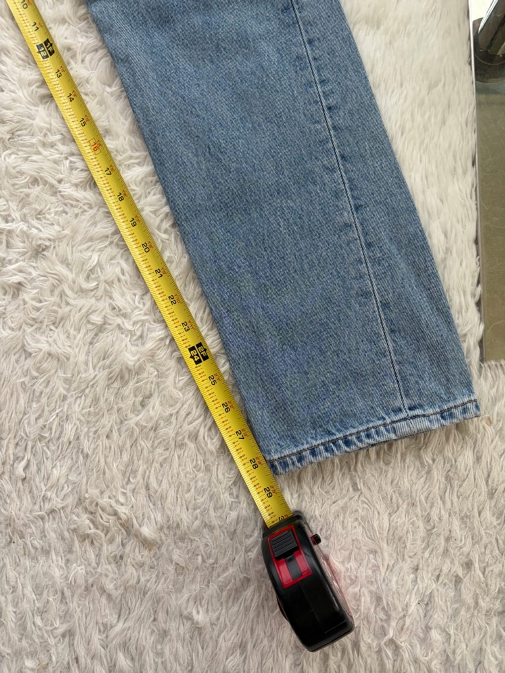 90s Vintage Levi’s 501 med wash - Picture 8 of 16